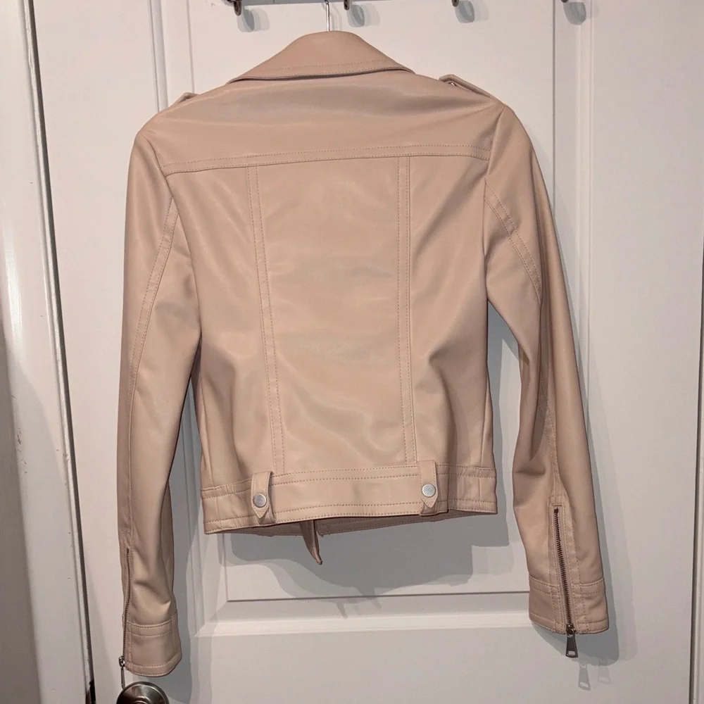 Express Women's Cream Leather Jacket - Picture 2 of 5